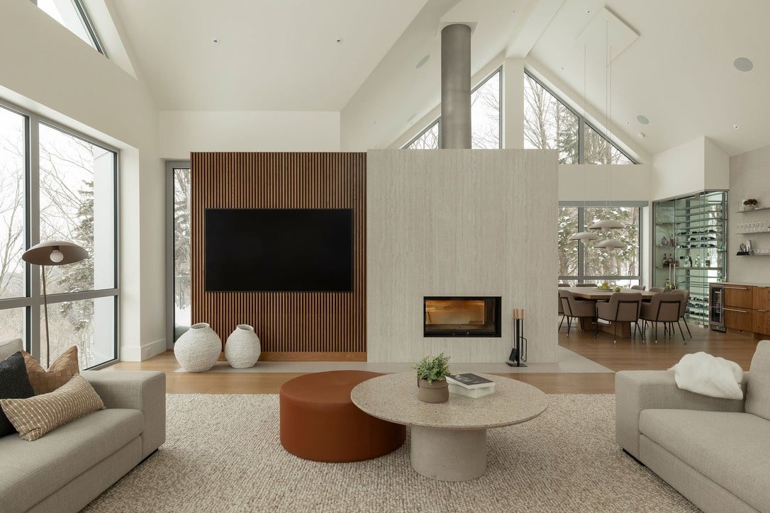 Vue ensemble séjour, foyer et salle à manger